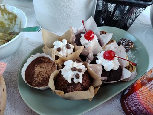 Cupcakes and Tiramisu