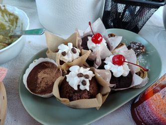 Cupcakes and Tiramisu
